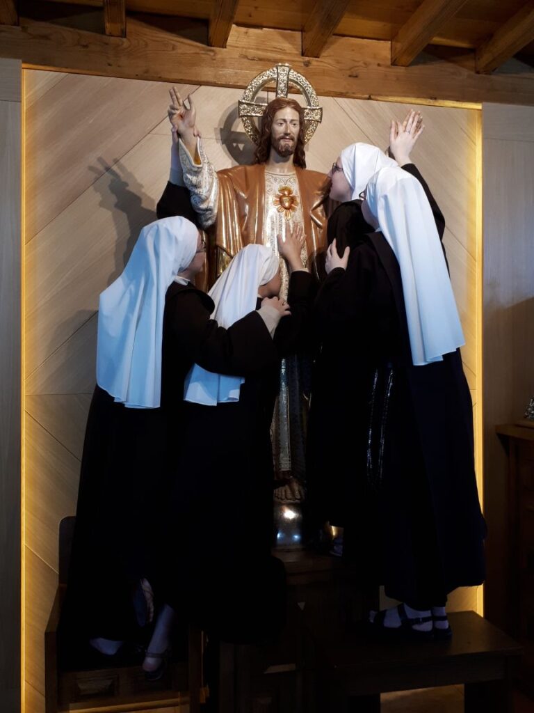 Sólo Jesús es, todo lo demás no es